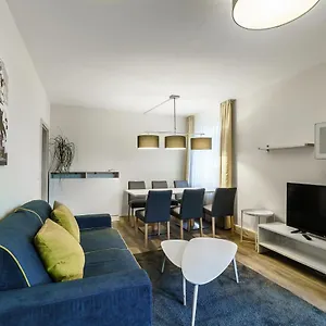 familienapartment-nahe-der-frauenkirche.dresdenhotels.net/